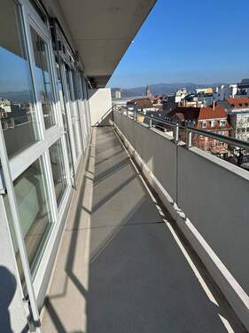 Balkon mit Stadtblick - 