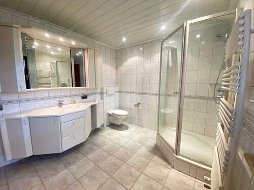 großzügiges Hauptbad - 