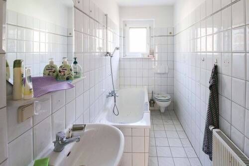 Badezimmer - 4 Zimmer Einfamilienhaus zum Kaufen in Grimma