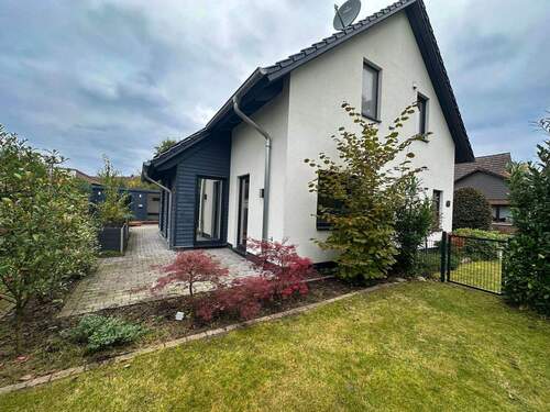 Bild 1 - Einfamilienhaus in ökologischer Holzrahmenbauweise