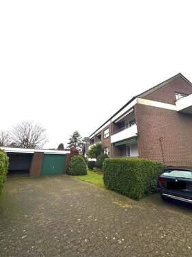 Parkplatz - 1 Zimmer Mehrfamilienhaus, Wohnhaus in Gütersloh