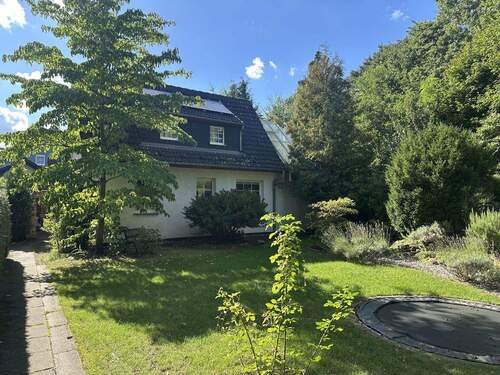 Hausansicht - Einfamilienhaus mit 3 Seitenhof und separatem Gästehaus