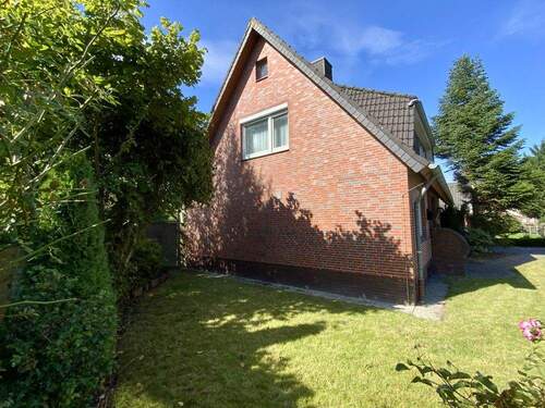 Giebelseite - 6 Zimmer Einfamilienhaus in Schortens / Roffhausen