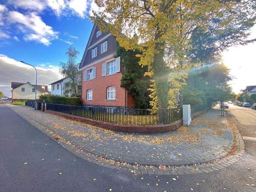 Eckhaus (Freistehend) - MIT WOHNRECHT: Großzügiges Arzt-Haus mit ca. 320 m² Wohnfläche auf 795 m² Grundstück – Heizung neu (2026)