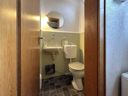 EG WC - 