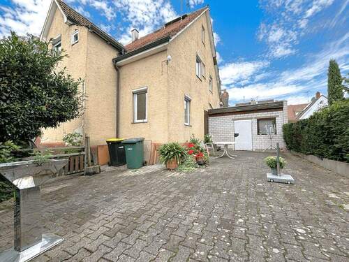 Hof - 6 Zimmer Einfamilienhaus in Ludwigsburg / Neckarweihingen