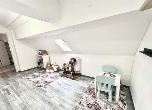 heller Platz für Kinderaktivitäten - 