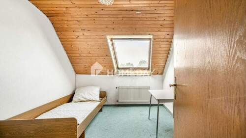 1. OG Schlafzimmer 1 - 