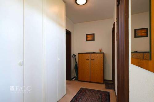 Flur - Etagenwohnung mit 56,00 m² in Köln zum Kaufen