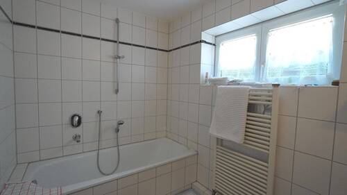 Tageslichtbad mit Wanne in der ELW - 