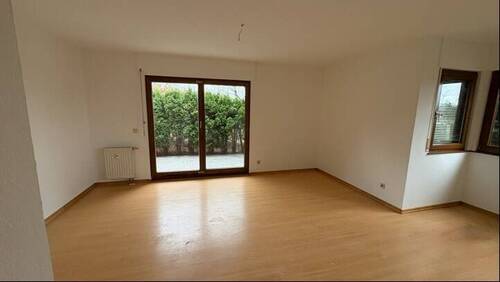 EG-Wohnzimmer-Blick auf die Terrasse - 