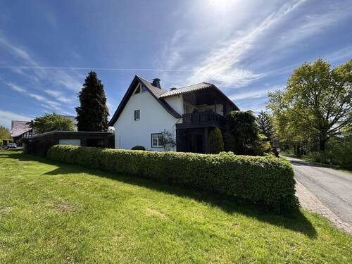 zwei Wohnungen vorhanden, aber nicht abgeschlossen - 8 Zimmer Einfamilienhaus zum Kaufen in Hüllhorst