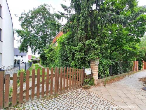 Geh-Fahr-und Leitungsrecht für hinteres Grundstück - 