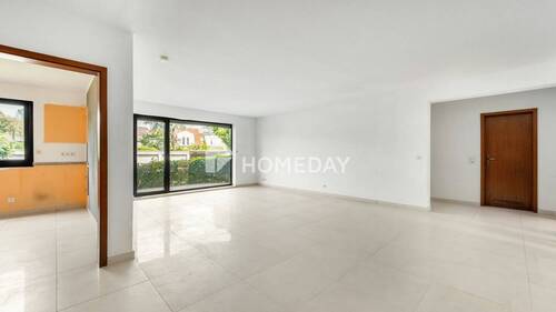 Wohnzimmer 1 - Charmante Erdgeschosswohnung mit Balkon und Gartenmitbenutzung in gepflegtem Mehrfamilienhaus