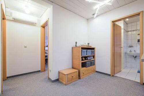 OG Flur - 8 Zimmer Doppelhaushälfte in Nürnberg