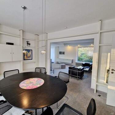 Eßzimmer mit Blick in großes Wohnzimmer - 