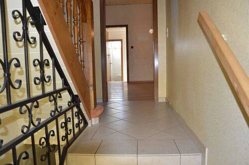 Eingang- Treppenhaus - 