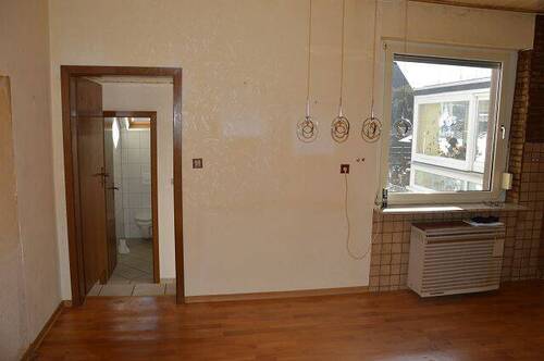 Küche - Ausgang zum Garten/WC - 