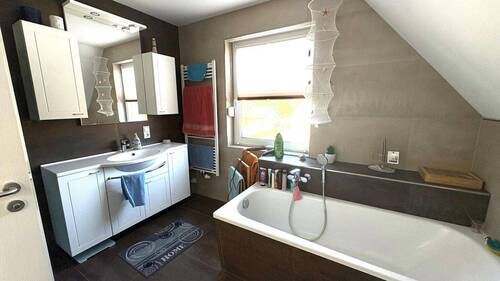 DG - 1.Bad mit Wanne - 