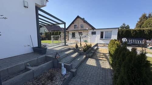 Garten mit NG und Vogelvoliere - 