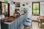 Gastronomie Bar - 1 Zimmer Mehrfamilienhaus, Wohnhaus zum Kaufen in Stuttgart