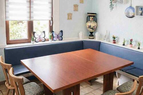 Gaststätte - 1 Zimmer Mehrfamilienhaus, Wohnhaus in Stuttgart