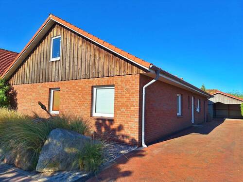 Straßenansicht - Großer Bungalow auf Erbbaugrundstück in attraktiver Lage