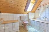 Bad mit Wanne - 