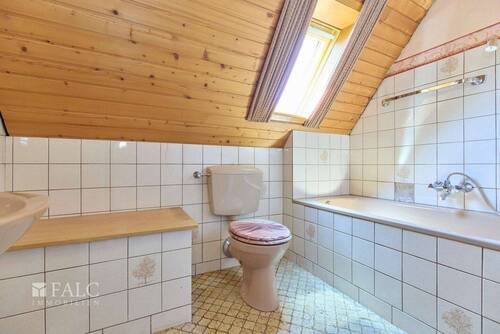 Bad mit Wanne - 