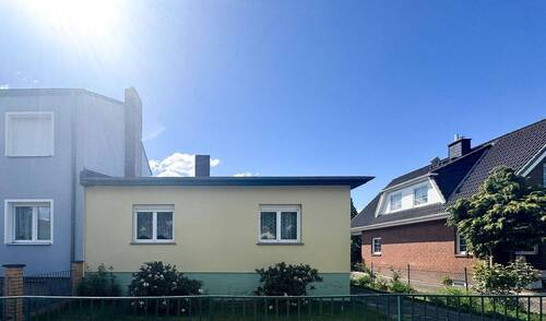 Blick auf das Haus.jpg - 2 Zimmer Mehrfamilienhaus, Wohnhaus zum Kaufen in Berlin