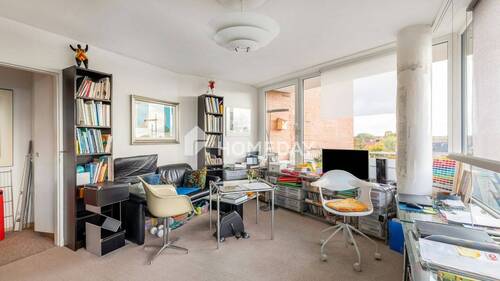 Wohnzimmer 1 - 2 Zimmer Etagenwohnung zum Kaufen in Hannover