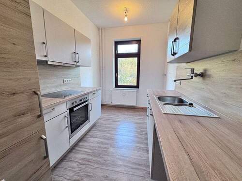 Küche mit Einbauküche - 