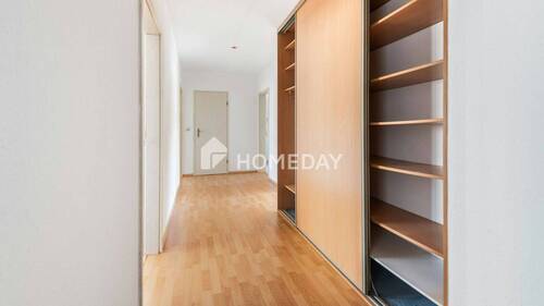 Flur mit Einbauschrank 2 - 