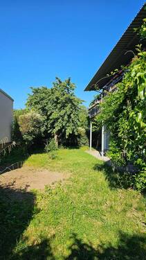 Teilansicht Garten (1).jpg - Zweifamilienhaus in bevorzugt ruhiger Lage mit dem gewissen ETWAS !