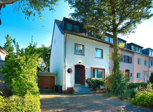 Straßenseite - 6 Zimmer Reihenendhaus zum Kaufen in Köln - Weiden