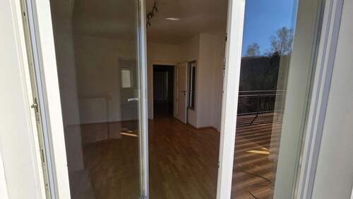 Blick vom Balkon nach innen - 