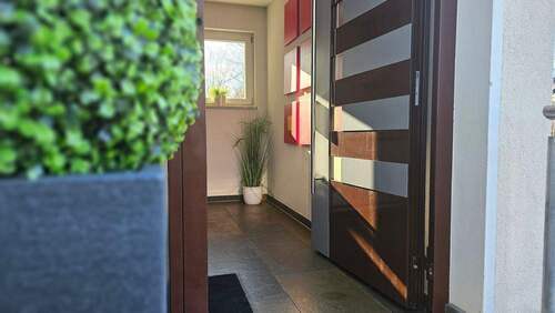 Eingangstür - 6 Zimmer Mehrfamilienhaus, Wohnhaus zum Kaufen in Chemnitz