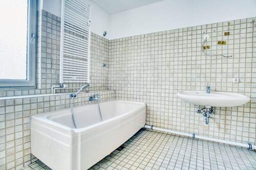 Bad 1 - Etagenwohnung mit 109,90 m&sup2; in Berlin zum Kaufen