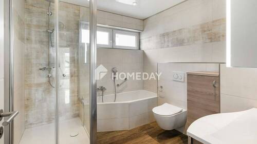 1. OG Badezimmer 1 - 7 Zimmer Reihenmittelhaus in Passau