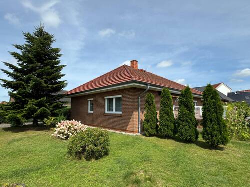 Ansicht - Gepflegter Bungalow mit Kamin und Carport in Grimmen