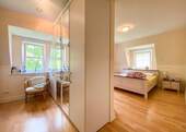 Schlafzimmer mit Ankleidebereich - 