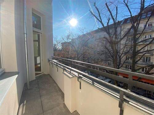 Balkon Straßenseite - 