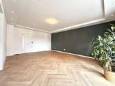 Wohnzimmer - Schicke 2,5 Zimmer-Wohnung mit Balkon