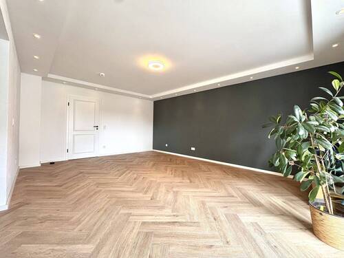 Wohnzimmer - Schicke 2,5 Zimmer-Wohnung mit Balkon
