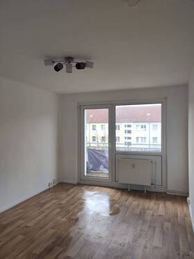 Wohnzimmer I - 4 Zimmer Etagenwohnung in Burg