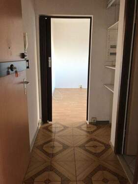 Flur - 2 Zimmer Etagenwohnung in Halle (Saale)