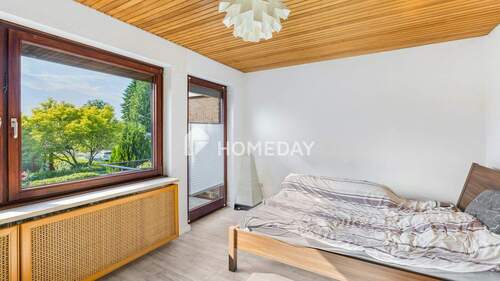 1. OG Schlafzimmer 1 - 