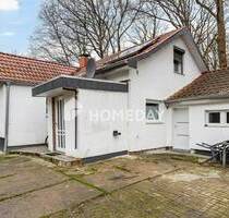 Teilsaniertes Einfamilienhaus mit großem Grundstück, Anbauten sowie 2 Garagen | BHV-Lehe - Bremerhaven
