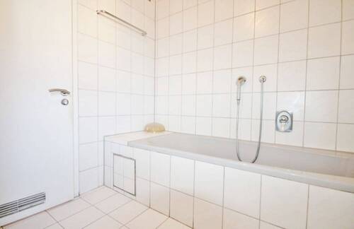 Badezimmer - Wohnung - Nr. 2 - Altbau (OG) - 