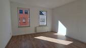 Wohnzimmer - Sanierte 3-Zimmer-Wohnung (76 m²) mit Tageslichtbad in zentrumsnaher Lage